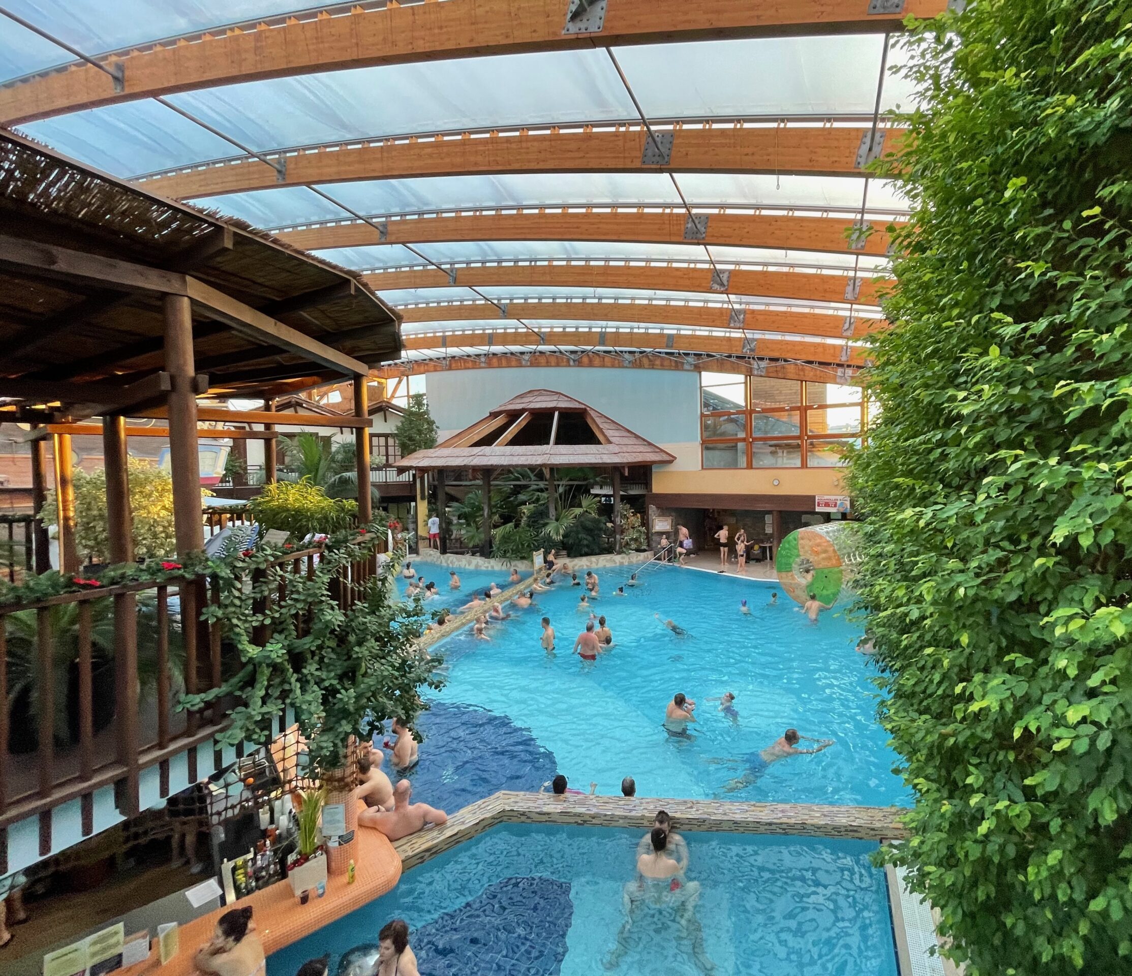 Thermal pools in Slovakia. Tatralandia or/and Besenova – which one to choose? Honest comparison.
