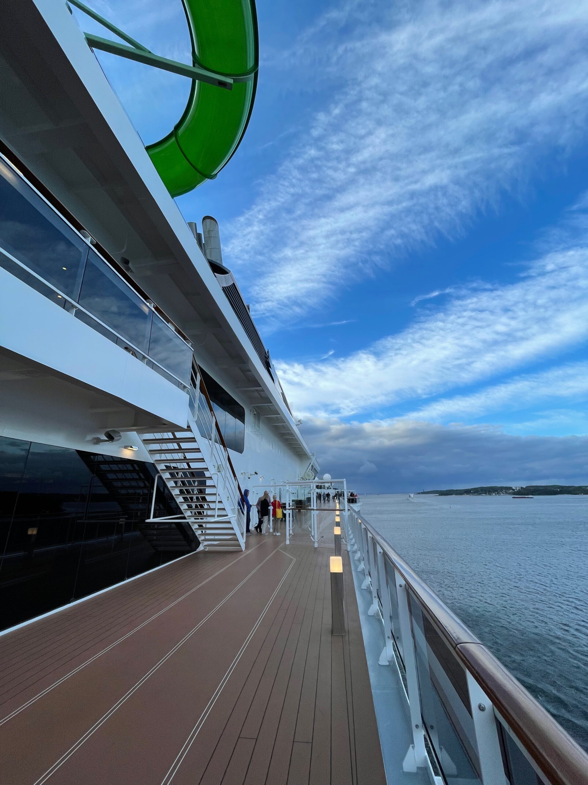 Official excursion or a trip on your own – smart tips to make the best out of your cruise.