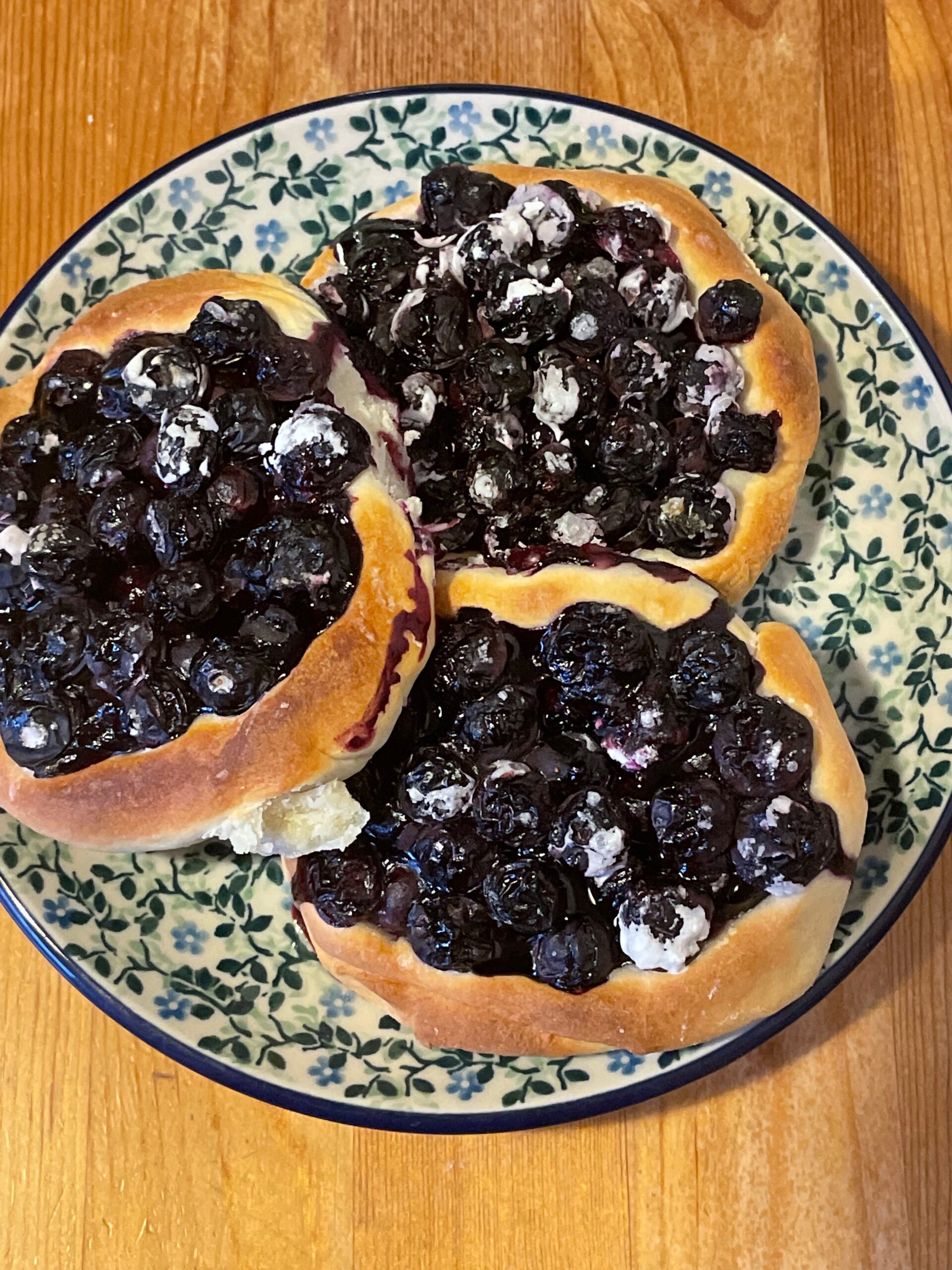 Quick and simple Polish-style blueberry buns recipe
